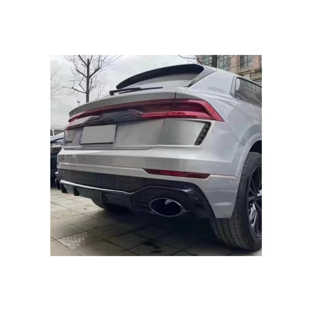 Боди кит дизайн RS, подходящ за Audi Q8 SUV (2018-2023)