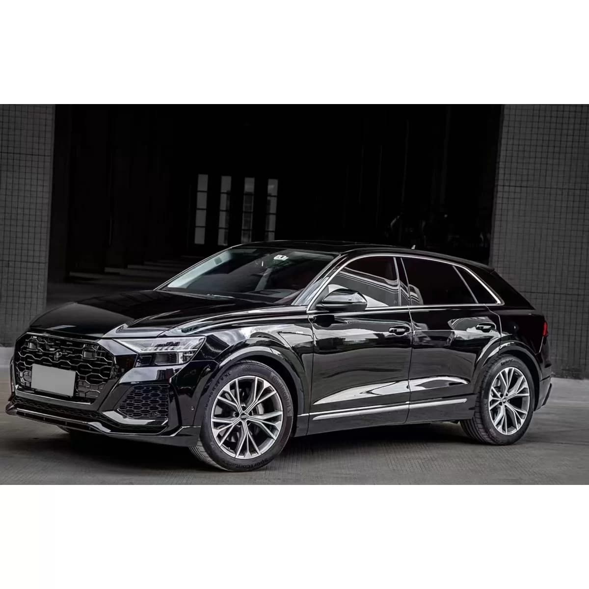Боди кит дизайн RS, подходящ за Audi Q8 SUV (2018-2023)