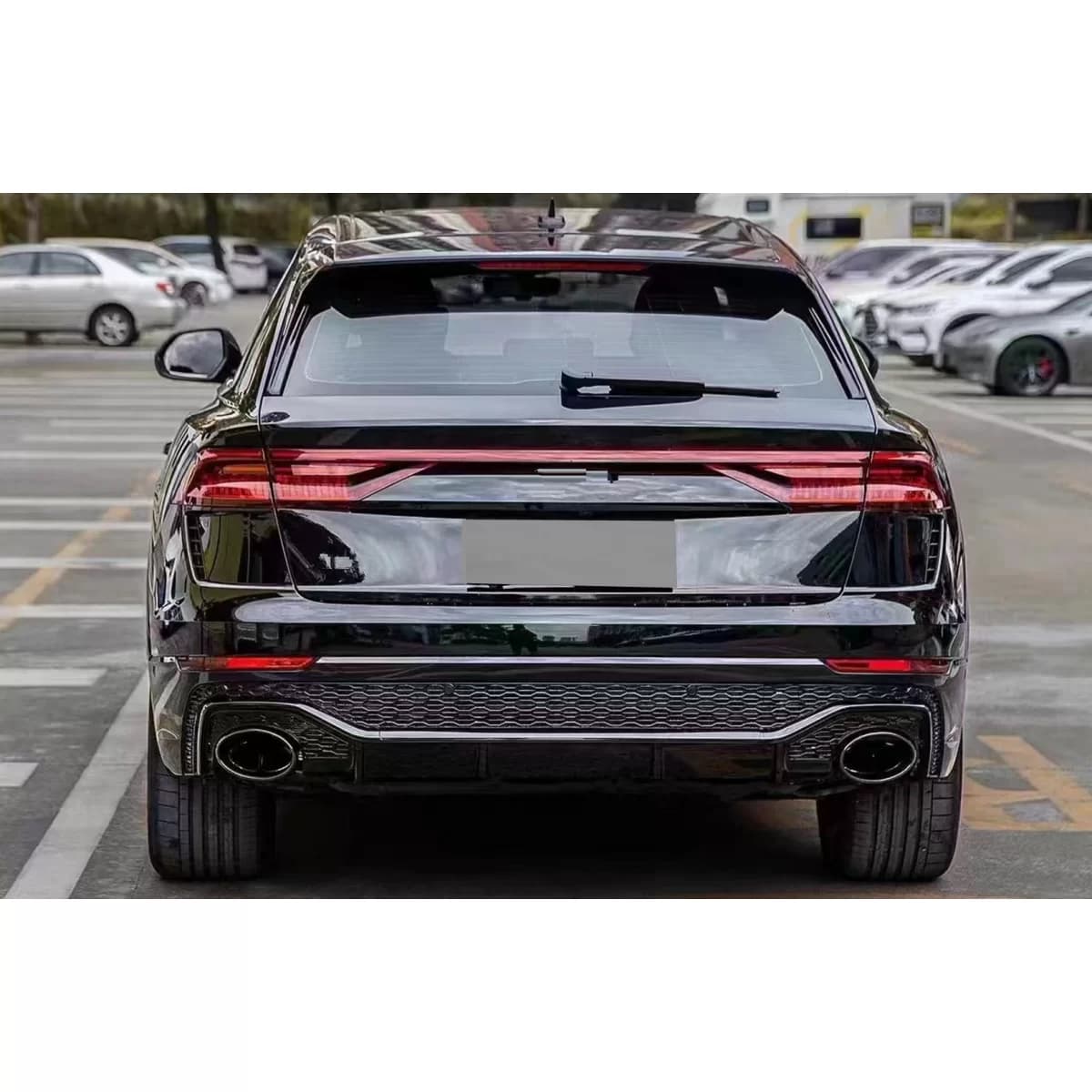 Боди кит дизайн RS, подходящ за Audi Q8 SUV (2018-2023)