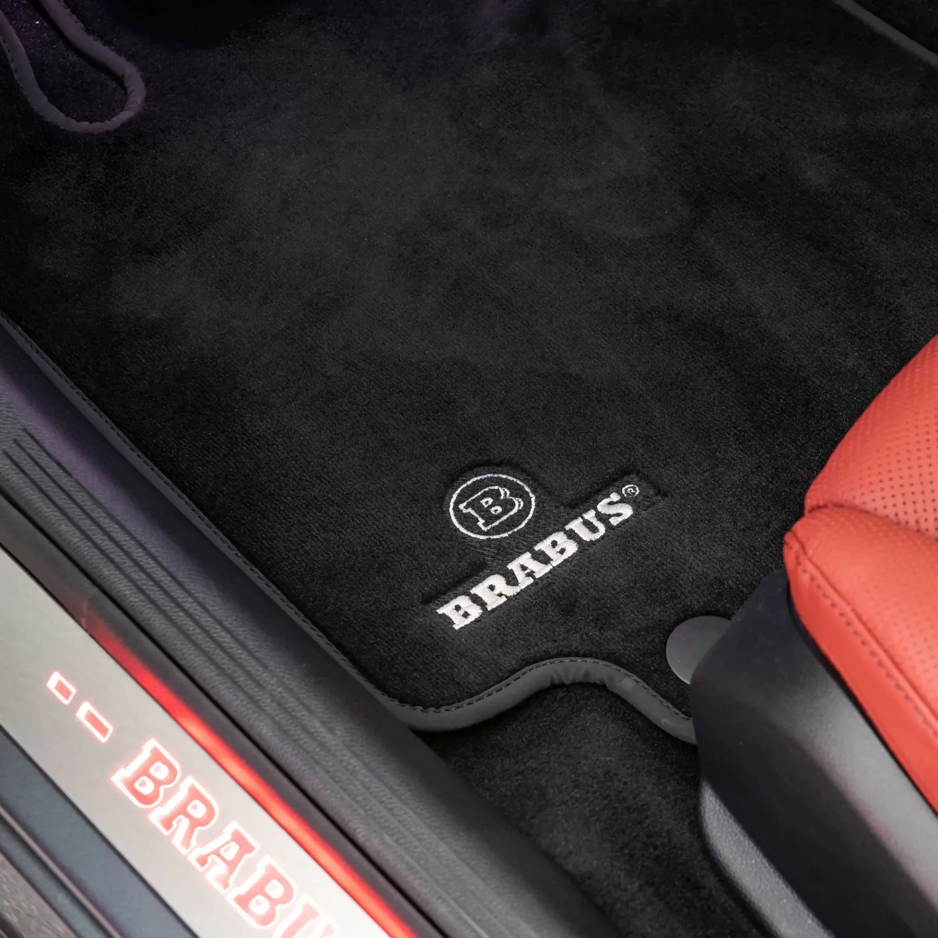 BRABUS велурени стелки C-Class S205 комби черни, 4 части