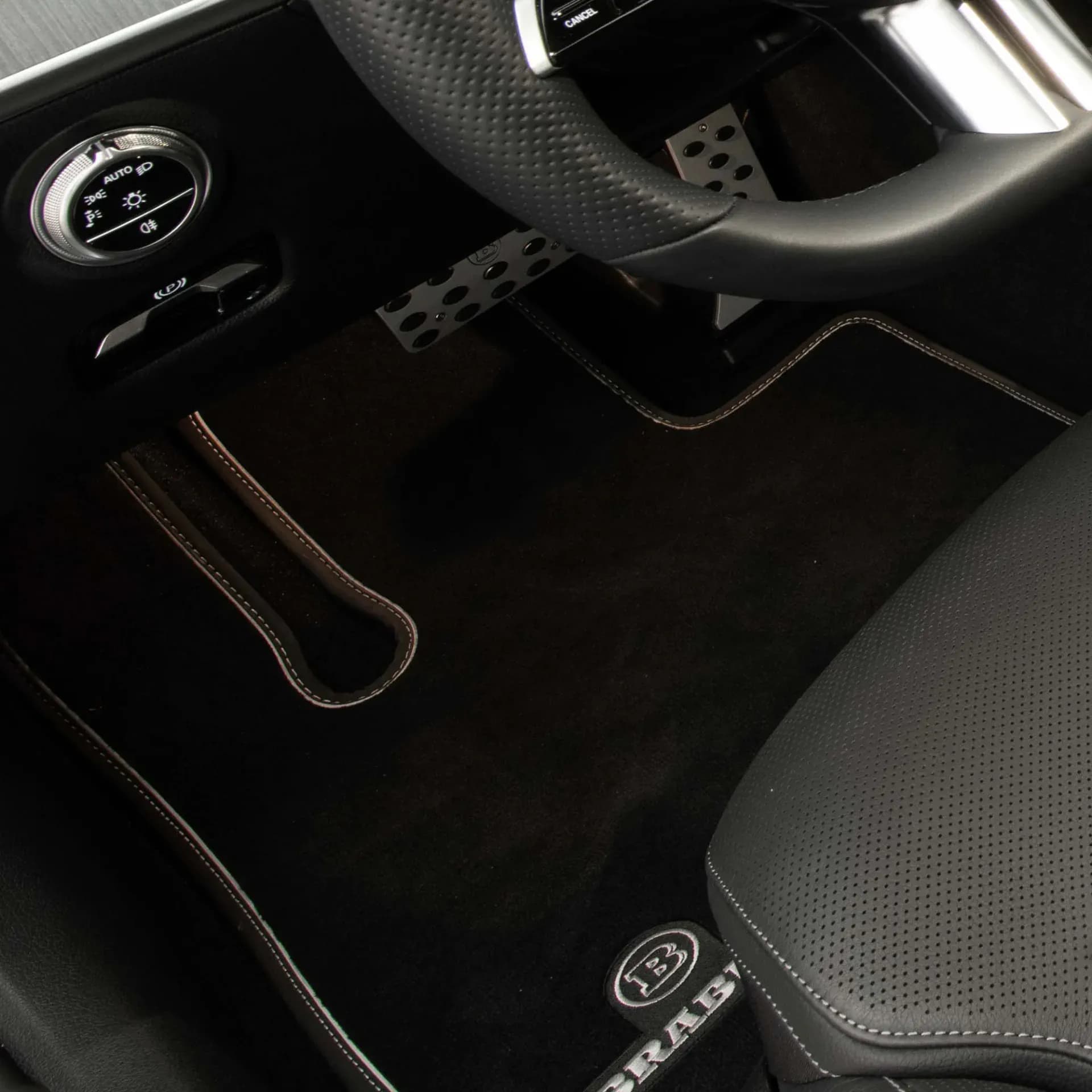 BRABUS велурени стелки C-Class W206 седан черни, 4 части