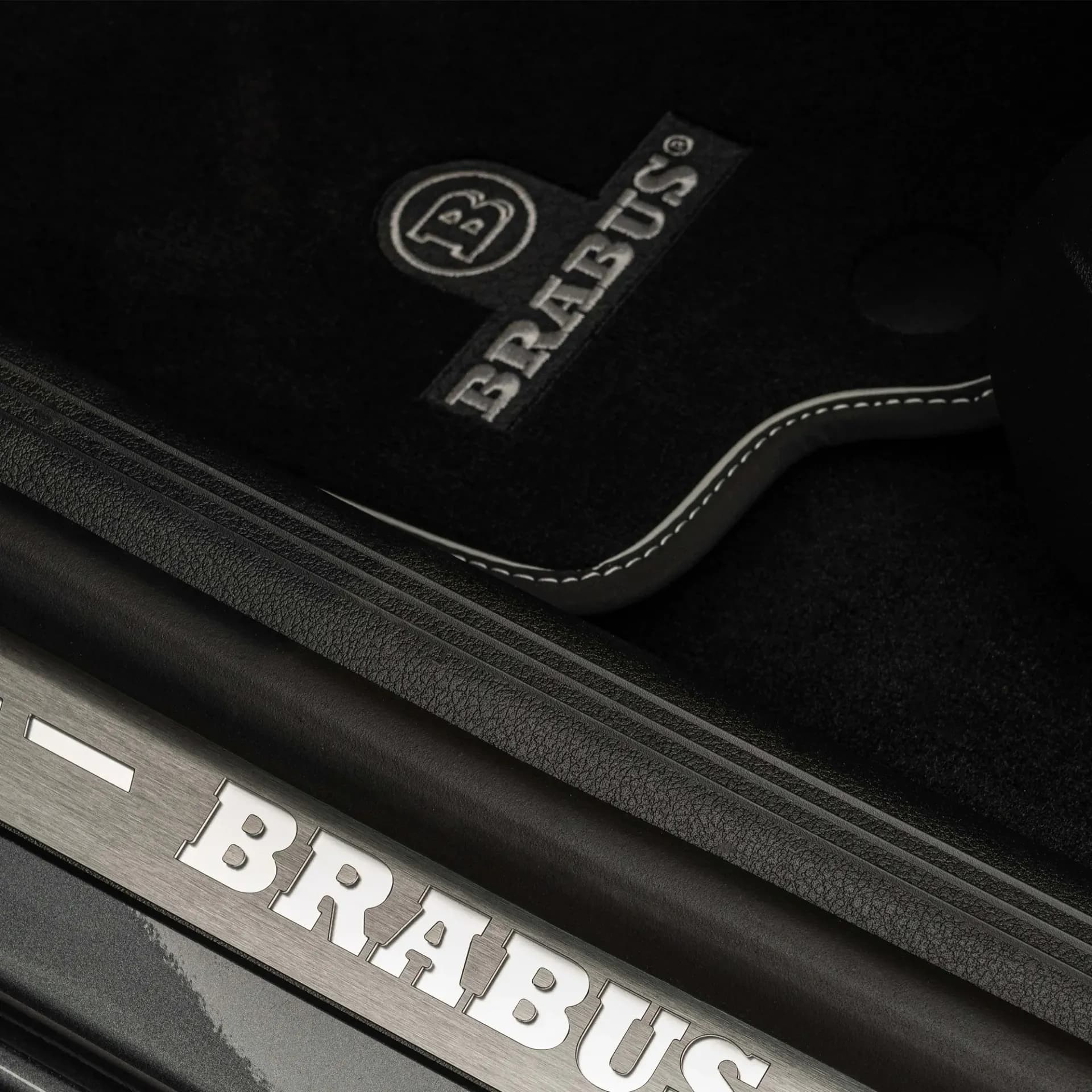 BRABUS велурени стелки C-Class W206 седан черни, 4 части